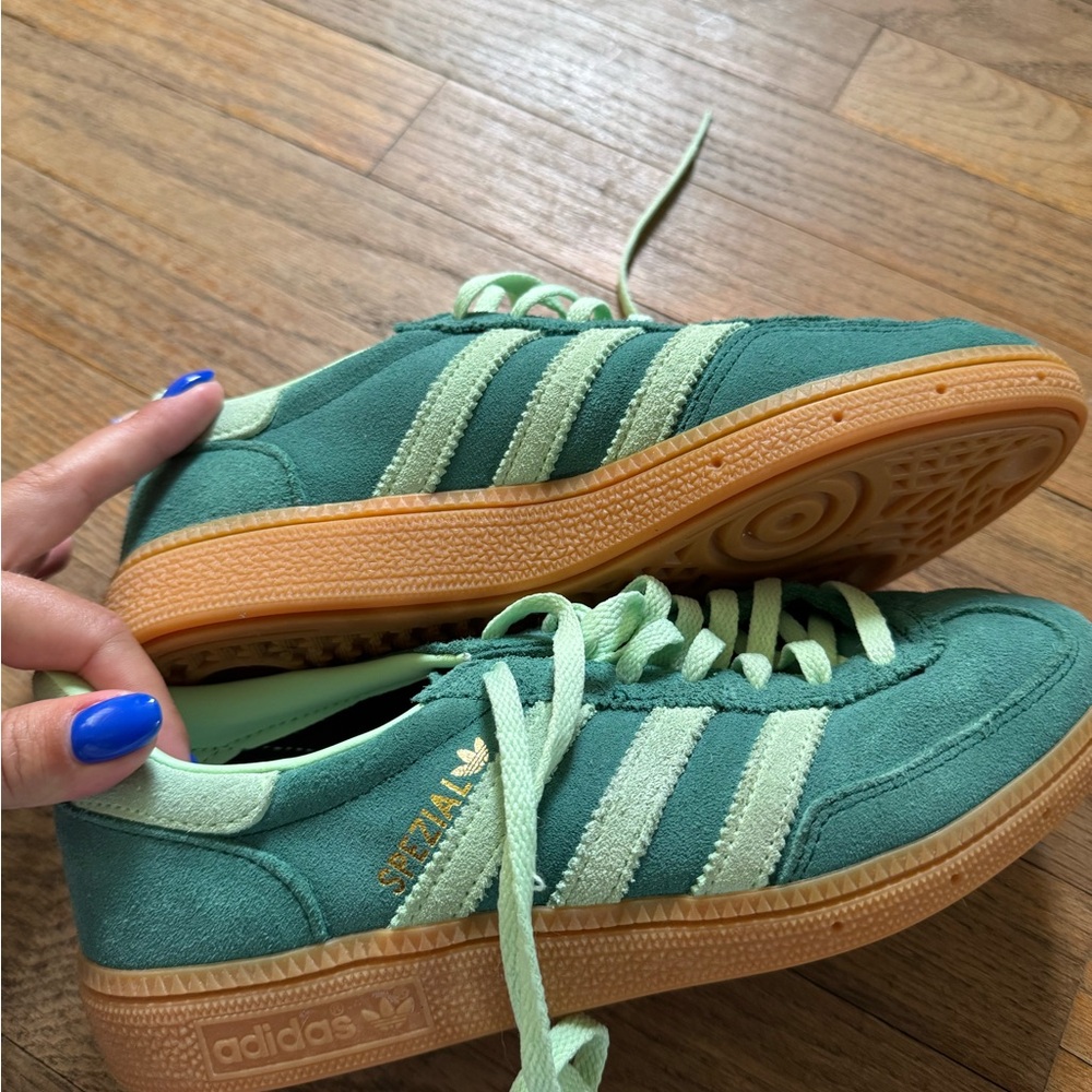 adidas Spezial Women's Teal & Mint Suede Sneakers. Pre/owned - Picture 2 of 7